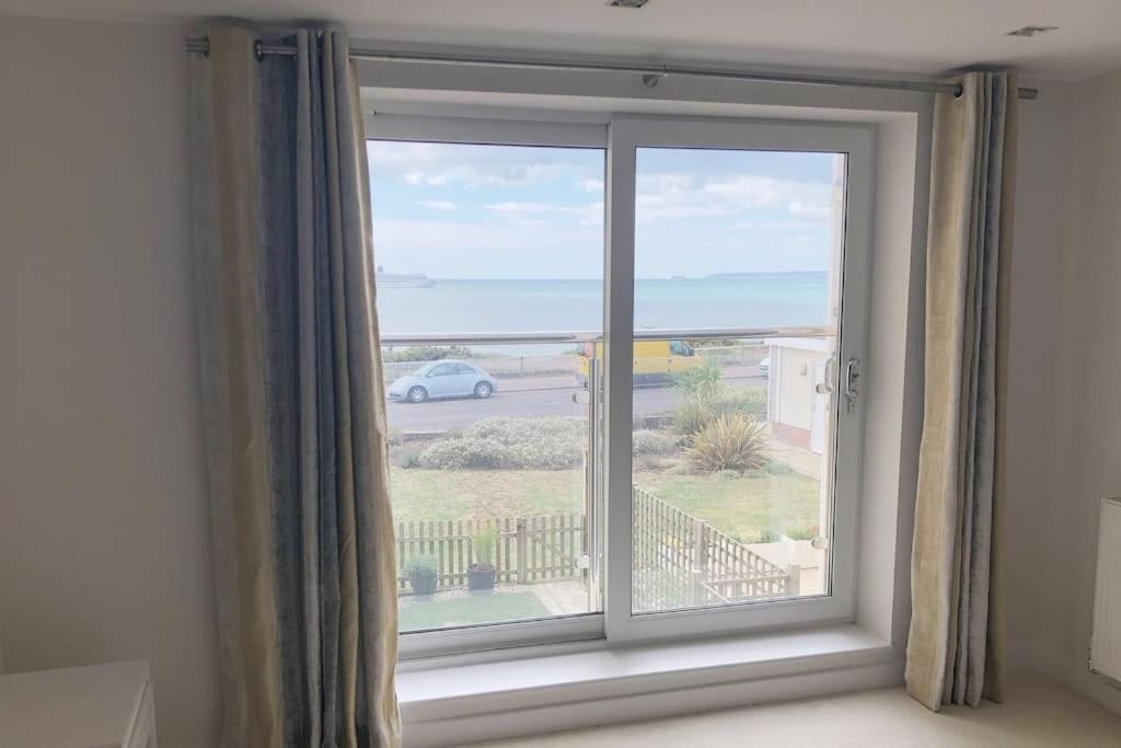 Stunning 2 Bed Apartment, Fabulous Sea View & 2 Minutes To Beach With Parking Bournemouth Exterior foto